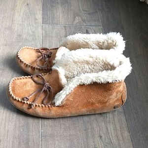 UGG AUSTRALIA CHESTNUT MOCCASIN BOOTS  8